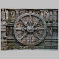 The temple is designed as a chariot consisting of 24 such wheels. Each wheel has a diameter of 9 feet, 9 inches, with 8 spokes, photo Subhrajyoti07, Wikipedia.jpg